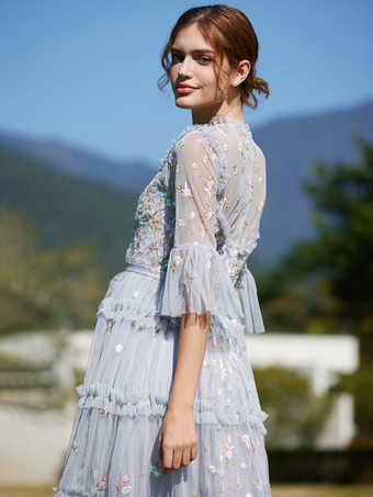 妖精のパーティードレス 刺繍入りフリル 流れるようなエレガントなフォークロアロングドレス