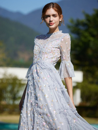 妖精のパーティードレス 刺繍入りフリル 流れるようなエレガントなフォークロアロングドレス