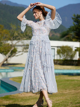 妖精のパーティードレス 刺繍入りフリル 流れるようなエレガントなフォークロアロングドレス