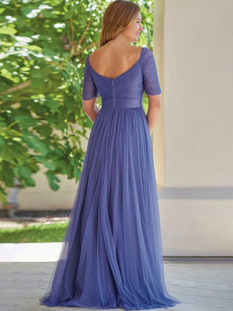 花嫁の母親のためのパーティードレス。デザインされたネックライン、半袖、Aライン、プリーツのゲストドレス。結婚式用。