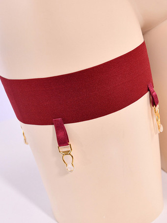 ガーターベルトで魅せるハイストッキング