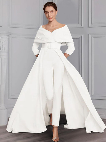 アイボリー花嫁の母親のためのパーティードレス。デザインされたネックライン、7分丈の袖、ジャンプスーツ、サッシュ、フロアレングスのウェディングゲストドレス。