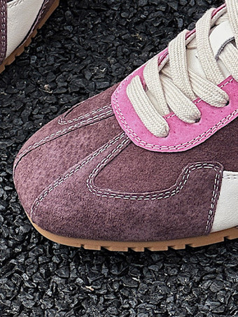 Zapatillas de deporte de punta redonda con parte superior de gamuza micro morada de 06" para mujer zapatos casuales