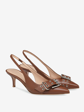 Décolleté con tacco a gattino dettaglio fibbia punta affilata cinturino posteriore