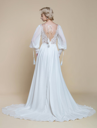ボヘミアンウェディングドレス レース カットアウト Aライン トレーン付き ナチュラルウエスト バックレス ロングスリーブ ジュエルネック アイボリー