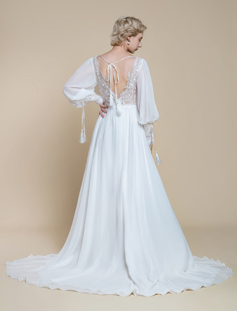 ボヘミアンウェディングドレス レース カットアウト Aライン トレーン付き ナチュラルウエスト バックレス ロングスリーブ ジュエルネック アイボリー