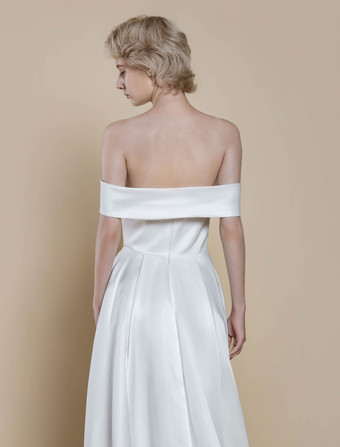 シンプルなウェディングドレス ボールガウン デザインネックライン ノースリーブ パール 20cm ブライダルガウン