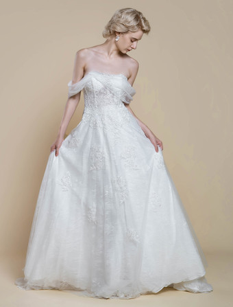 ボヘミアンウェディングドレス レース ボールガウン トレーン付き ナチュラルウエスト オフショルダー ジッパー 半袖 デザインネックライン アイボリー