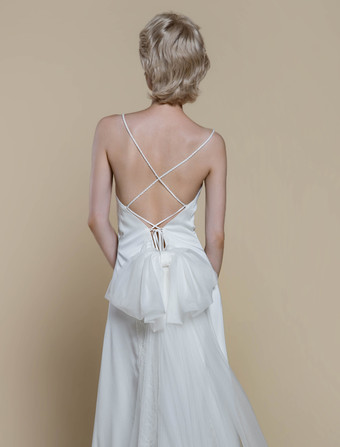 シンプルなウェディングドレス シース Vネック ノースリーブ リボン 30cm ブライダルガウン