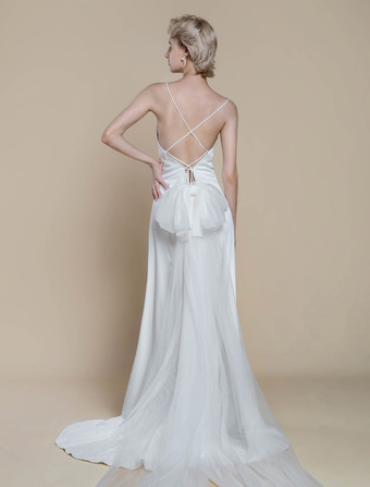 シンプルなウェディングドレス シース Vネック ノースリーブ リボン 30cm ブライダルガウン