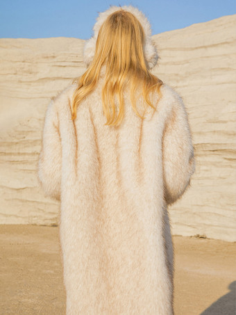 フェイクファーコート オーバーサイズ ターンダウンカラー エクリュホワイト 冬用ロングジャケット レディース 2026