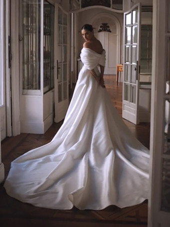 シンプルなウェディングドレス ポリエステルデザインネックライン ノースリーブ リボン ボールガウン 50cm ブライダルドレス