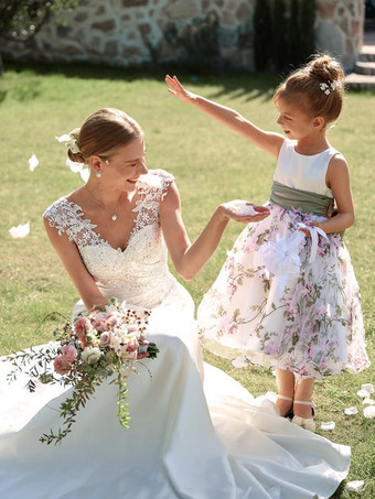 ホワイト 白いフラワーガールドレス ホワイトサテン生地 ノースリーブ ジュエルネック フラワーガールドレス