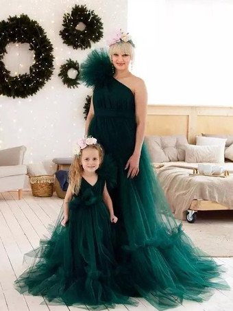 マザードレス デザインネックライン ノースリーブ ボールガウン ティアード トレーン付き ウェディングゲストドレス