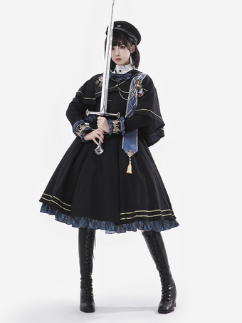 ブラック ネクタイとケープ付きのミリタリーロリータドレスユニフォーム。ロールプレイングに最適なスタイリッシュな陸軍乙女コスプレコスチューム。