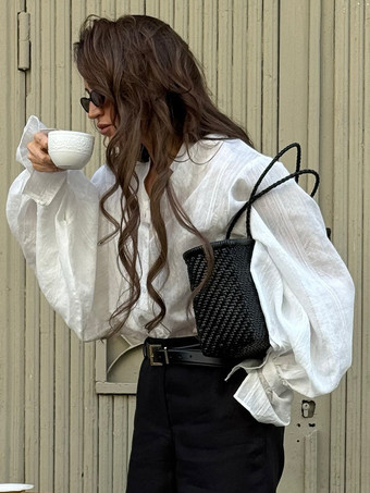 Camicetta per donna bianca oversize con scollo gioiello e maniche lunghe chic in poliestere