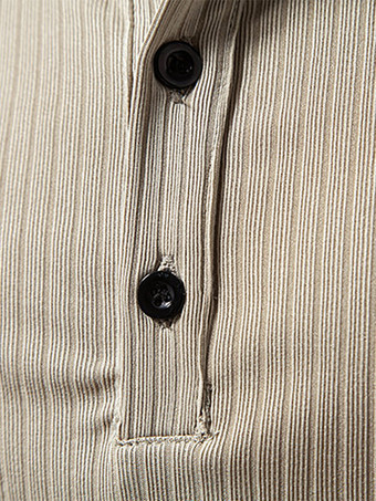 Kurzärmliges T-Shirt mit drei Knöpfen für Herren