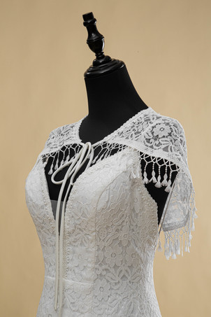 ボヘミアンウェディングドレス レースフリンジシース トレーン付き ナチュラルウエストジッパー ノースリーブ Vネック アイボリー