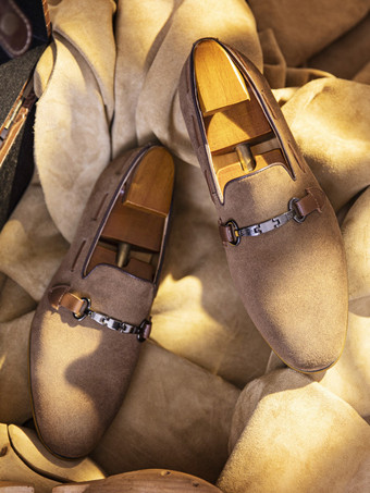 レザーメタルディテールのホースビットローファーシューズ（メンズ）