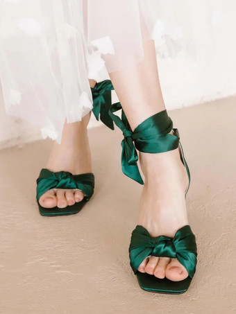 グリーンのブライズメイドシューズ サテンリボン オープントゥ チャンキーヒール レースアップ ウェディングシューズ