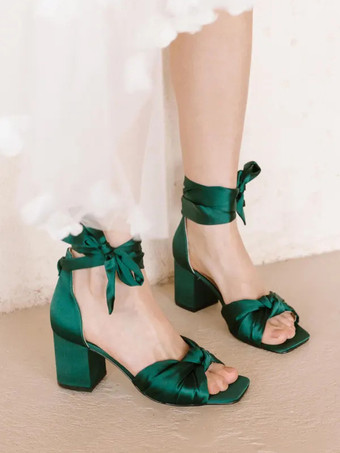 グリーンのブライズメイドシューズ サテンリボン オープントゥ チャンキーヒール レースアップ ウェディングシューズ