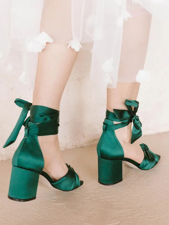 グリーンのブライズメイドシューズ サテンリボン オープントゥ チャンキーヒール レースアップ ウェディングシューズ