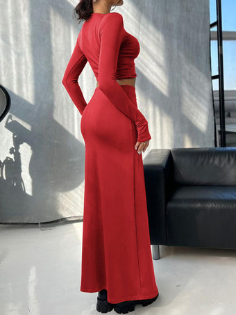 2025年春のレディース向けロングスリーブクロップトップとロングスカートのツーピースコーデ