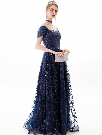 ディープブルーのスパンコールが入った、スウィートハートネックラインとオフショルダーのマキシ丈プロムドレス（2025年夏）