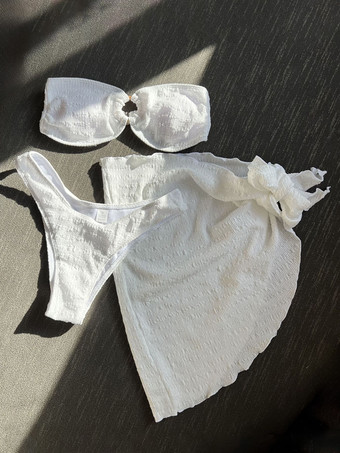 ストラップレスリングディテールビキニトップハイカットボトムとミニスカート3点セット