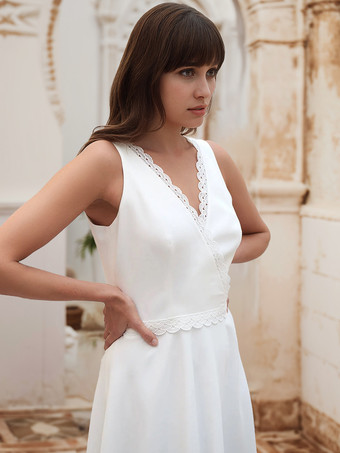 ショートウェディングドレス 膝丈 Vネック ノースリーブ ショートナチュラルウエスト サテン生地 ショートブライダルドレス