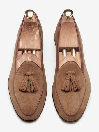 新学期向けメンズタッセルローファー、スリッポン、スエードモカシン、スパイクローヒール、ライトブラウンのプロムシューズ