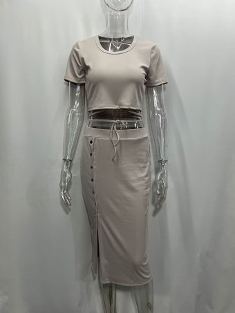 半袖ラウンドネッククロップトップとスリットスカートの2ピースセット