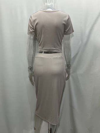 半袖ラウンドネッククロップトップとスリットスカートの2ピースセット