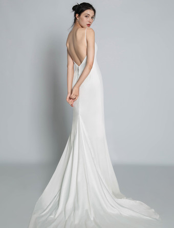 シンプルなウェディングドレス トレインシースVネックスパゲッティストラップノースリーブバックレスブライダルドレスと白い