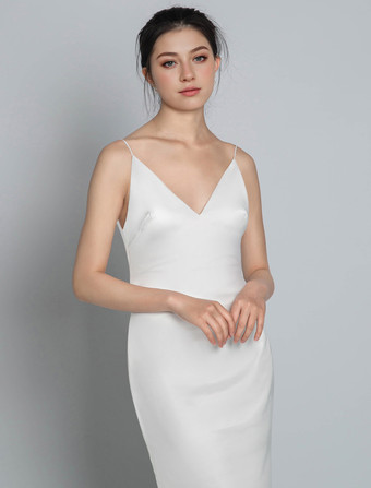 シンプルなウェディングドレス トレインシースVネックスパゲッティストラップノースリーブバックレスブライダルドレスと白い