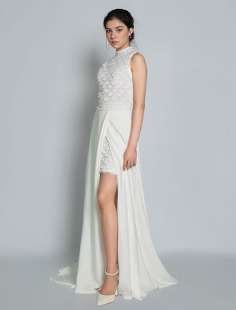 Avorio con strascico di corte semplice di Spalle nude