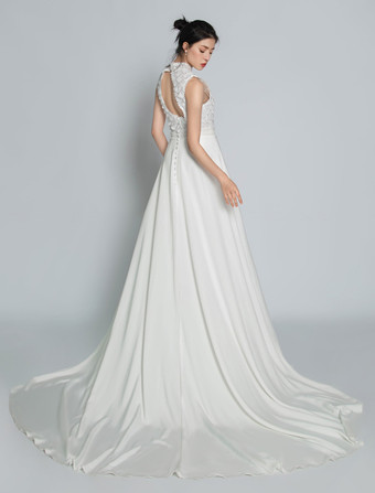 Avorio con strascico di corte semplice di Spalle nude