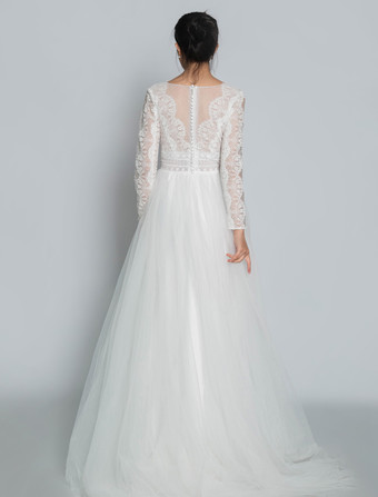 Robe de mariée simple en dentelle col en V manches longues boutonné sur dos jupe fendue à traîne