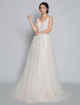 ウェディングドレス 2025 チュール 深いvネック Aライン ノースリーブ 多層 チュール レースアップリケ クラシックブライダルガウントレーン付き