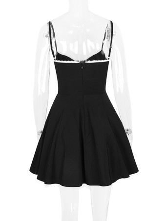 ソフトピンクのスケータードレス、調節可能なスパゲッティストラップ、レイヤード卒業パーティーショートドレス