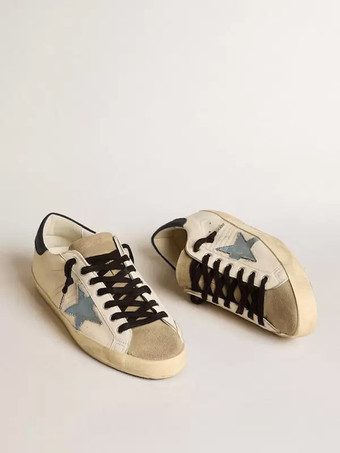   Lässige Herren-Sneakers in Hellbraun mit runder Zehenpartie und Sternen-Print