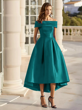 ブルーグリーンカクテルドレスと合わせてエレガントなショート丈オフショルダーサテン生地
