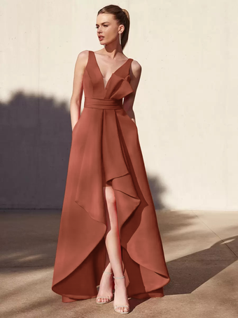 エンバーレッドイブニングドレス Aライン Vネック フロアレングス ノースリーブ バックレス プリーツ サテン生地 フォーマル パーティードレス