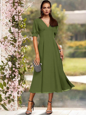 Vert foncéRobe de soirée pour la mère de la mariée col en V manches courtes A-ligne plissé thé longueur robes d'invité de mariage personnalisation gratuite
