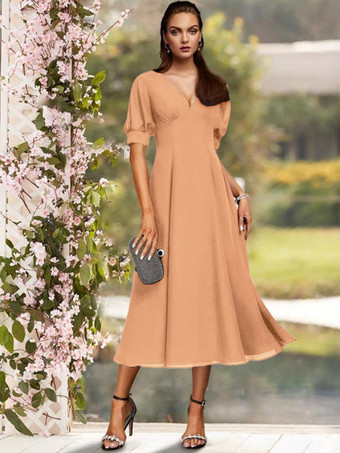 Pêche VeloutéeRobe de soirée pour la mère de la mariée col en V manches courtes A-ligne plissé thé longueur robes d'invité de mariage personnalisation gratuite
