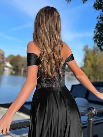 プロムドレス弾性シルクのようなサテンの恋人ネック A ライン長袖スプリットフロント結婚式のゲストドレス