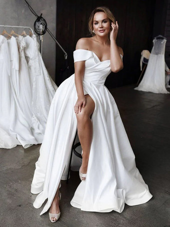 シンプル ウェディングドレス Aライン ナチュラルウェストライン オフショルダー アイボリー スプリット サテン ウェディング ノースリーブ オフショルダー レースアップ コートトレーン