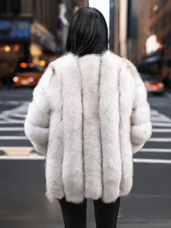 ふわふわフェイクファーコート クルーネック 冬 エコフレンドリー ファージャケット レディース 2025