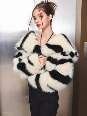 フェイクファーコート エクリュ ホワイト ウエストラインなし 長袖