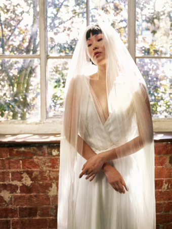 繊細なチュールのウェディングベール、シンプルなロングブライダルベール